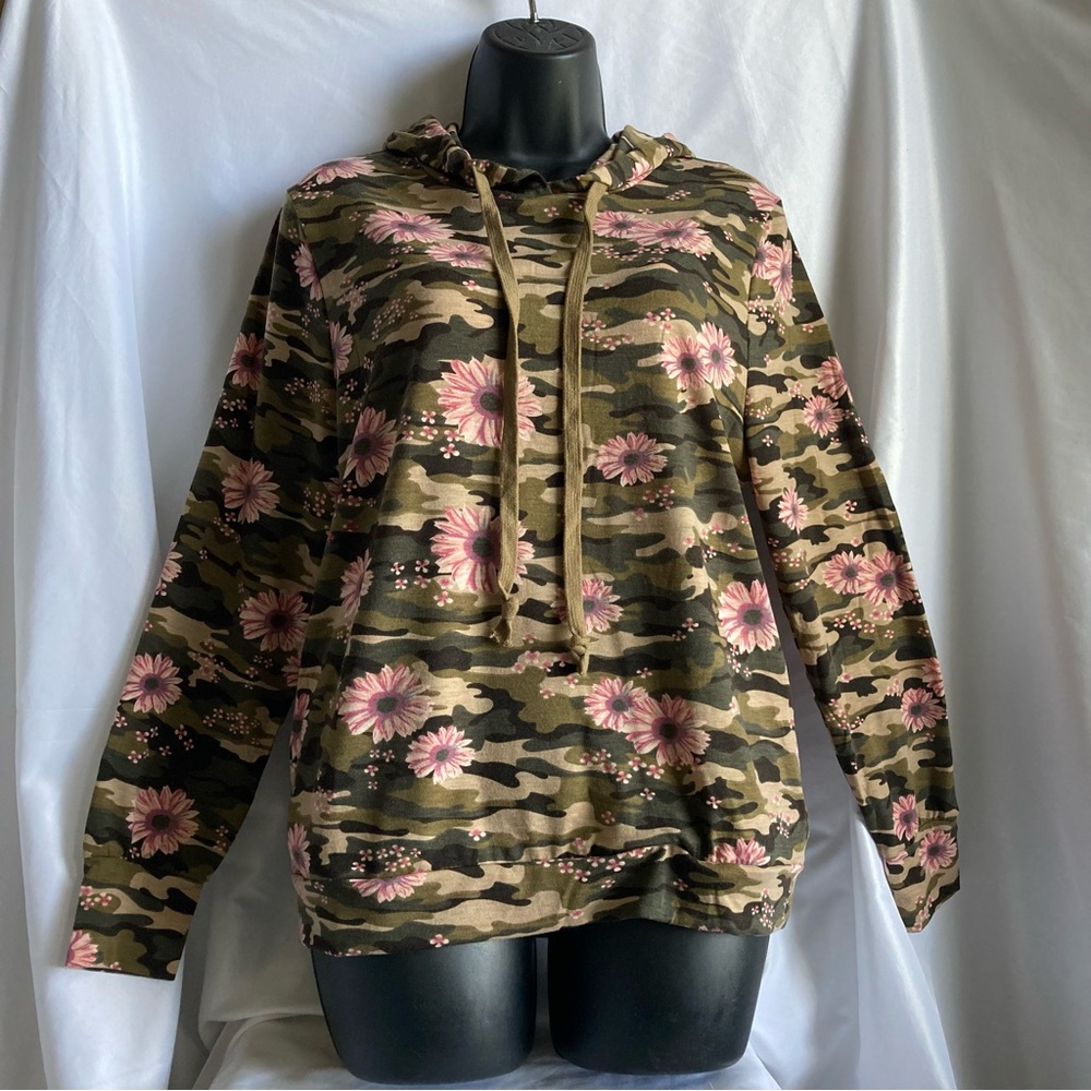 Bailey’s Blossoms Women’s Camo Hoodie Size XS